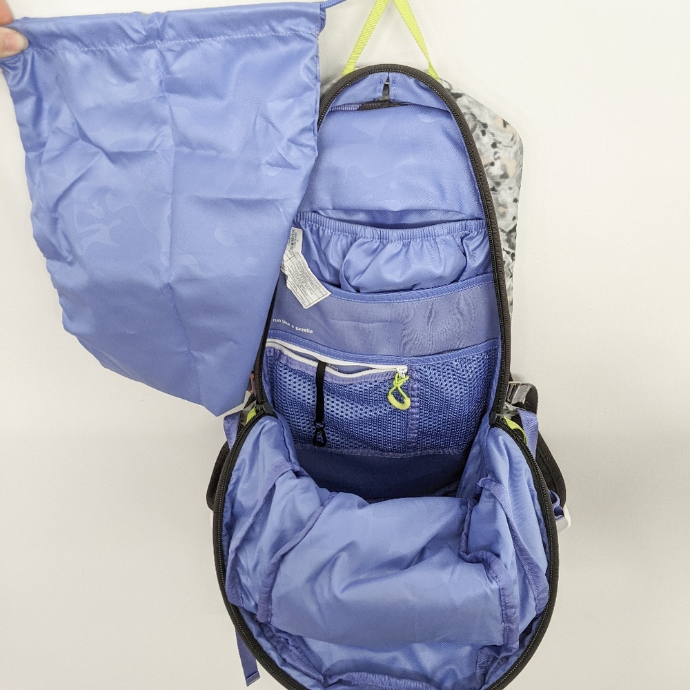 Rare Lululemon Run From Work Backpack Not So Petit Fleur Silver Spoon Camo - Picture 10 of 11